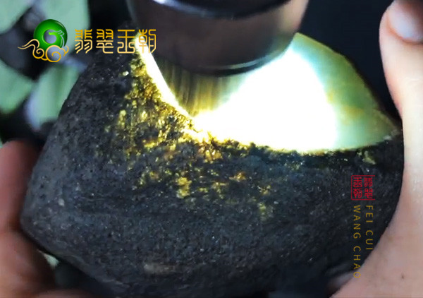 缅甸翡翠原石中的黑乌砂皮壳的真假鉴别方法有哪些呢？